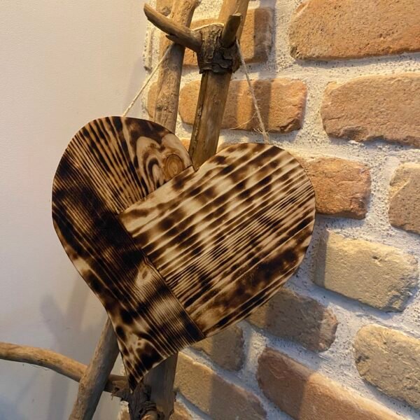 Coeur en bois aspect brûlé – Image 2