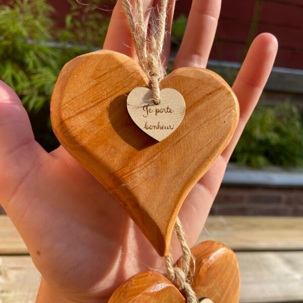 Coeur en bois porte-bonheur – Image 2