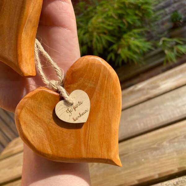 Coeur en bois porte-bonheur – Image 3