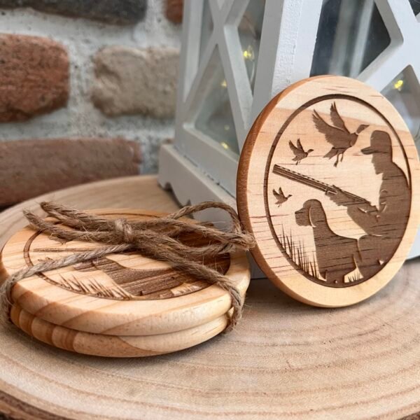 Sous-verres en bois gravés – Thème chasse – Image 3