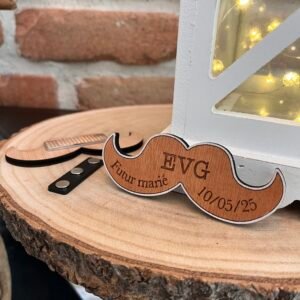 Badge EVG en bois – Futur marié + date
