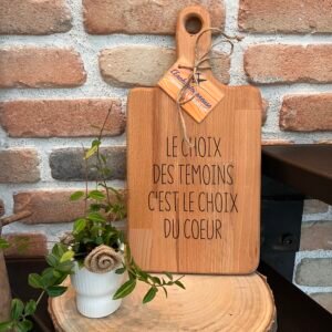 Planche à découper en hêtre gravée – Cadeau témoin de mariage
