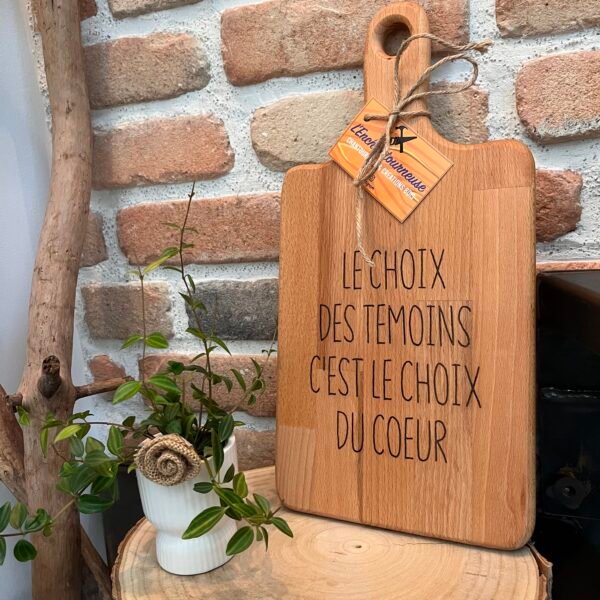 Planche à découper en hêtre gravée – Cadeau témoin de mariage – Image 3