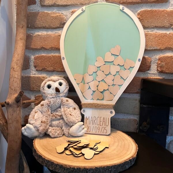 Livre d’or montgolfière en bois avec cœurs – Baptême, anniversaire, baby shower