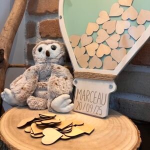 Livre d’or montgolfière en bois avec cœurs – Baptême, anniversaire, baby shower