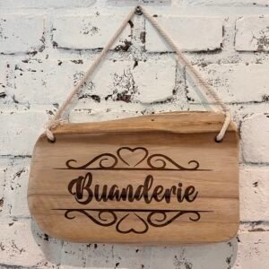 Pancarte pour porte en bois gravée – Décoration artisanale et utile